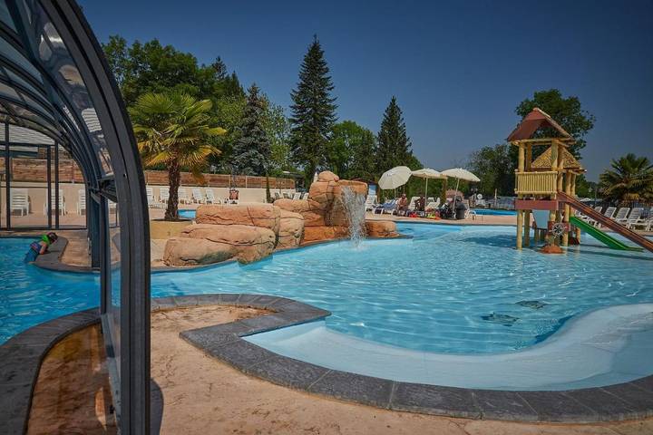 Location de vacances pour 6 personnes, avec terrasse et bassin pour enfant ainsi que piscine et jardin à Pommeuse - 2