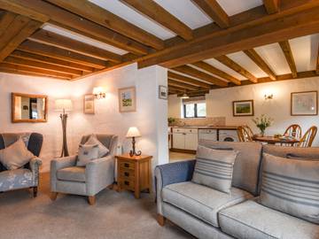 Log Cabin for 4 People in Ringmore, Devon, Photo 4