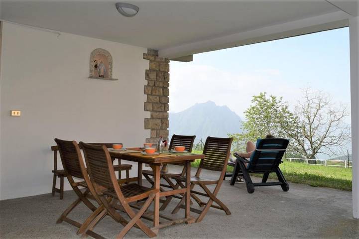 Casa vacanza per 5 persone, con vista lago e giardino nonché panorama - 1