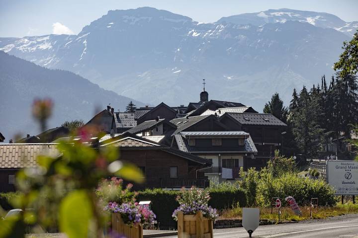 Entire apartment, Apartment 'L'Ourson 22 - 4-6 People - Morillon' with Mountain View and Balcony in Station de Morillon, Grand Massif