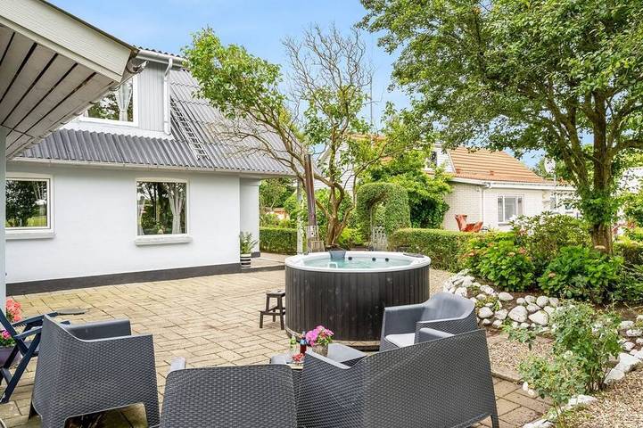 Ferienhaus für 10 Personen, mit Whirlpool und Sauna in Jegindø