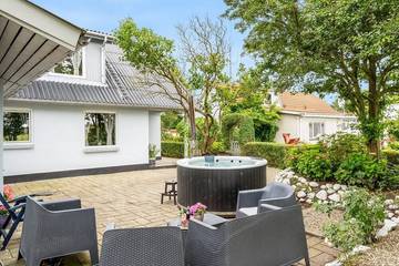 Ferienhaus für 10 Personen, mit Sauna und Whirlpool in Jegindø