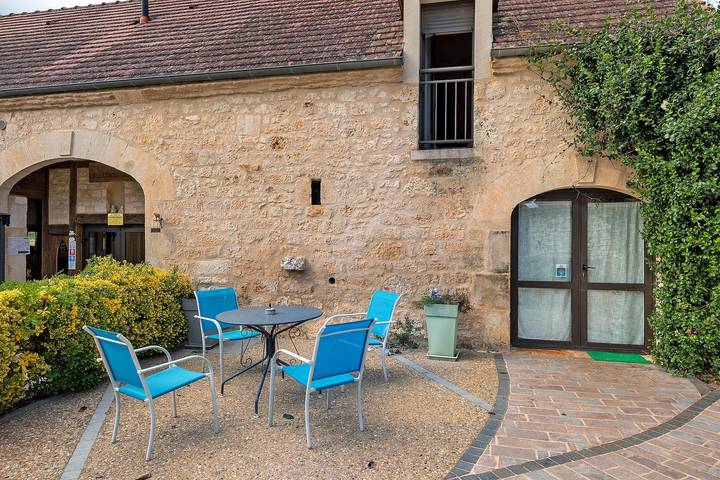 Room 'Chambre Lune' with Shared Pool, Wi-Fi and Air Conditioning - Table d'Hôtes in Salignac-Eyvigues, Périgord Noir