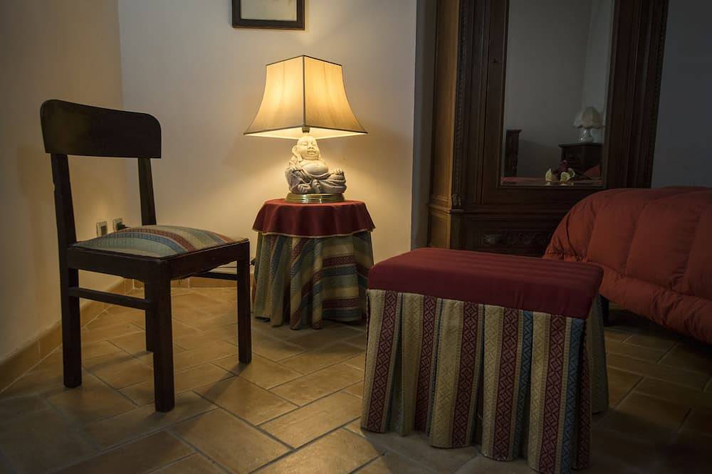 Geheel appartement, Appartement in een Herenhuis Toscaanse platteland in Monticiano, Provincie Siena