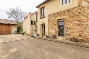 Gîte pour 6 personnes, avec jardin et terrasse à Solutré-Pouilly