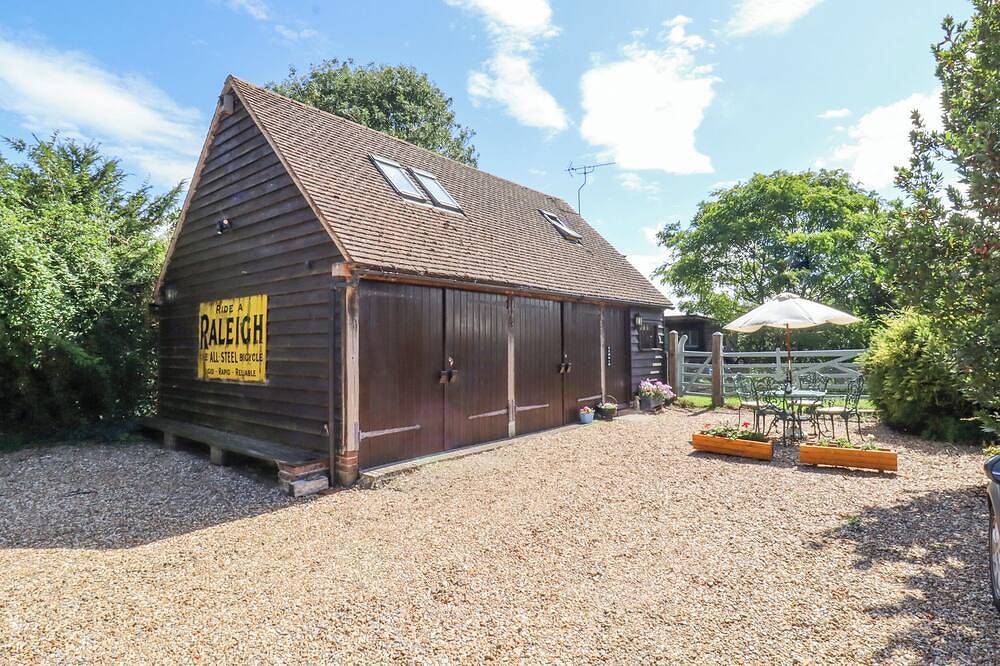 The Studio, Horseshoe Cottage, pet friendly in Fulbourn in Fulbourn, Cambridgeshire