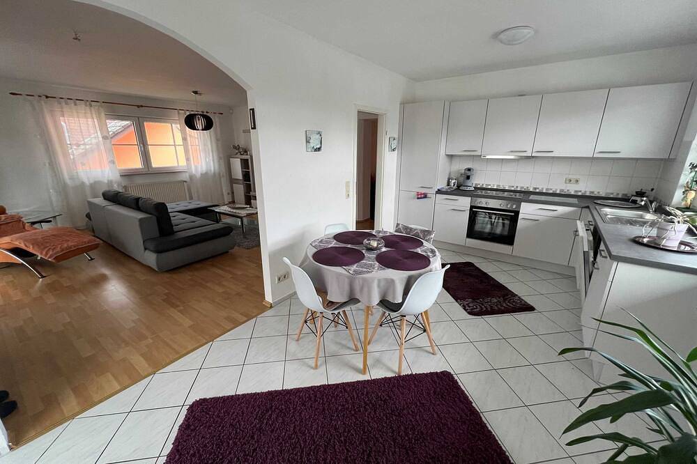Ganze Wohnung, Großzügige Ferienwohnung im Rheingau-Taunus-Kreis in Schlangenbad, Rheingau-Taunus-Kreis