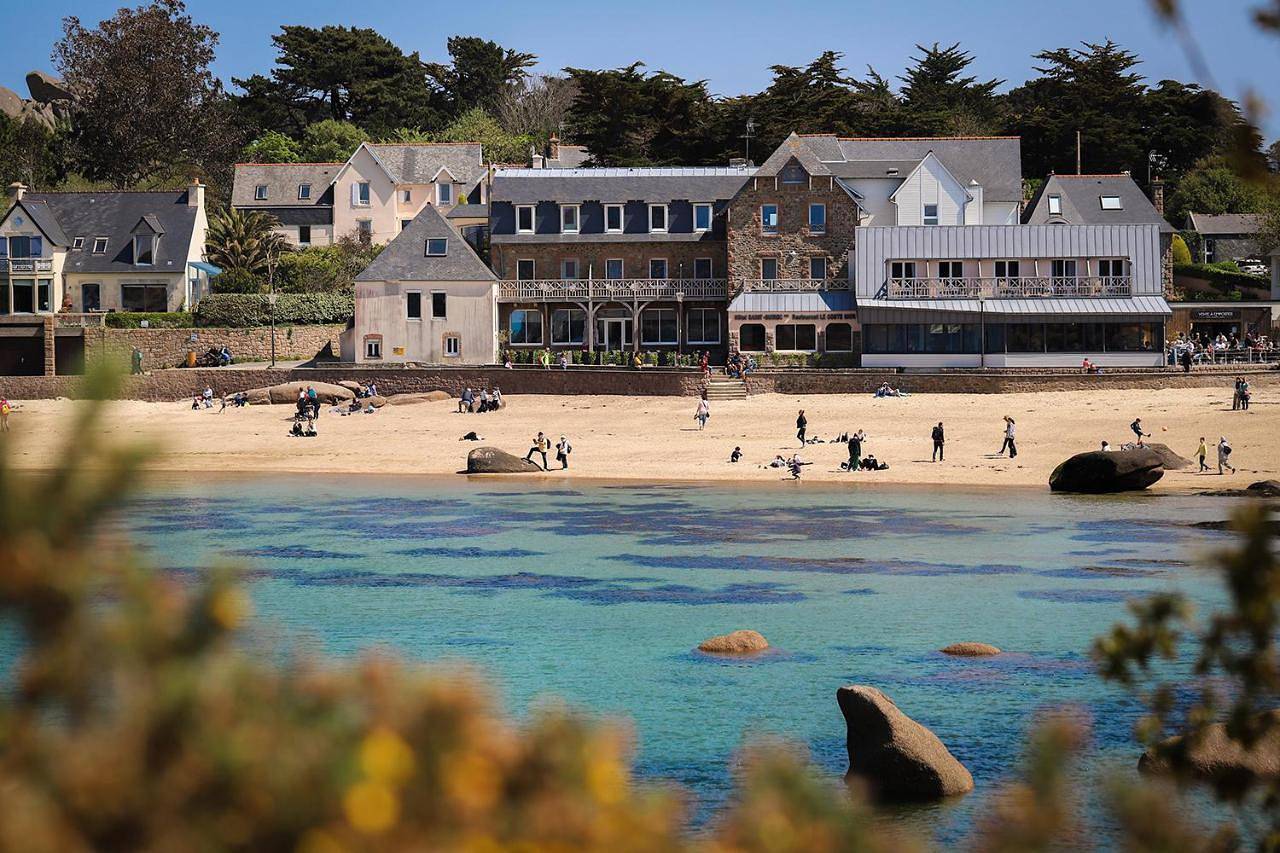 Logis Hôtel Saint Guirec Et De La Plage in Ploumanac'h, Perros-Guirec