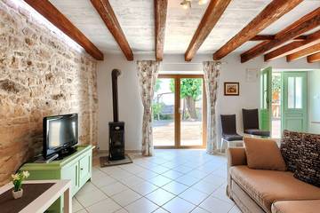 Ferienhaus für 6 Personen, mit Pool und Garten, mit Haustier in Kastelir