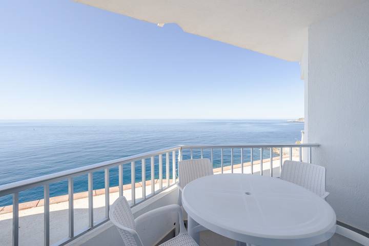 Entire apartment, Beachfront Apartment with Sea Views, Terrace, and Private Garage in Almuñécar in La Veintiuna (dog beach) (Almuñecar), Almuñecar