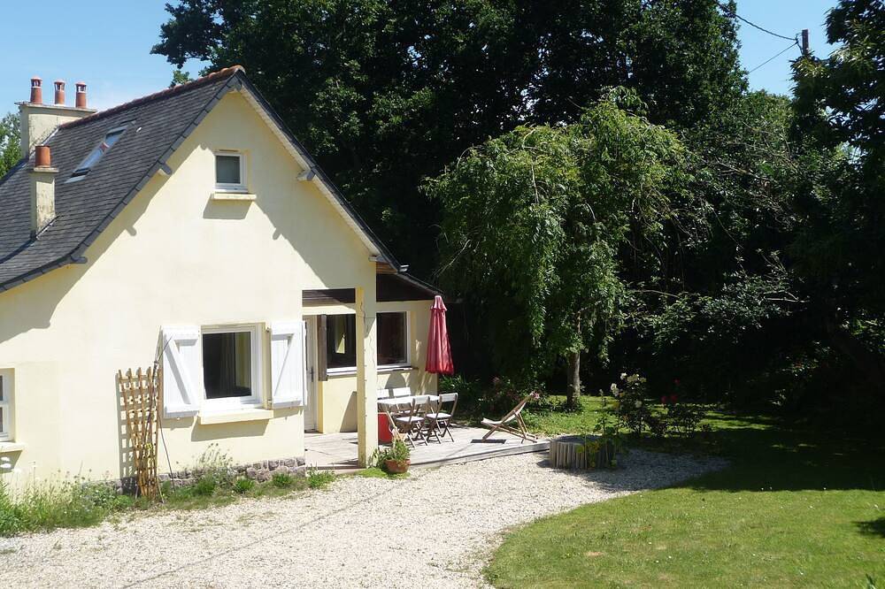 Encantadora casa con jardín a 100 m del mar, 4 personas. Humectantes. in Ploubazlanec, Côte de Goëlo
