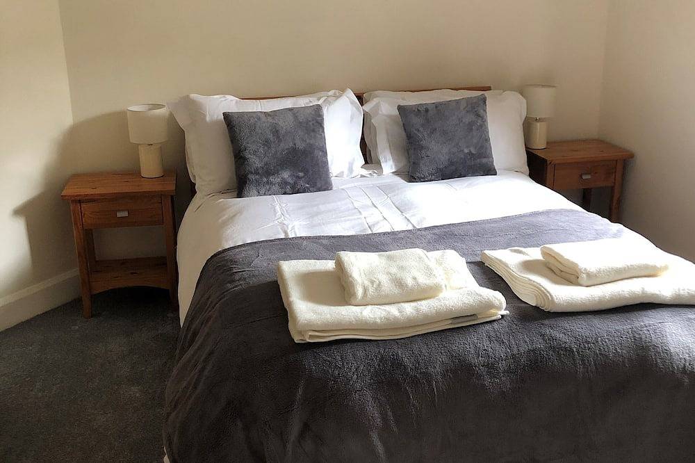 Luxury and spacious 6-bedroom house in marvelous Ballina with many amemities. in Nenagh, Lough Derg