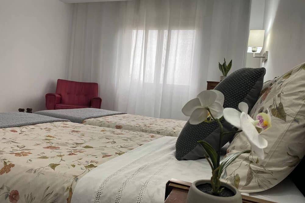 Entire apartment, Padrón Centro P2 by Urent in Padrón, La Coruña Province