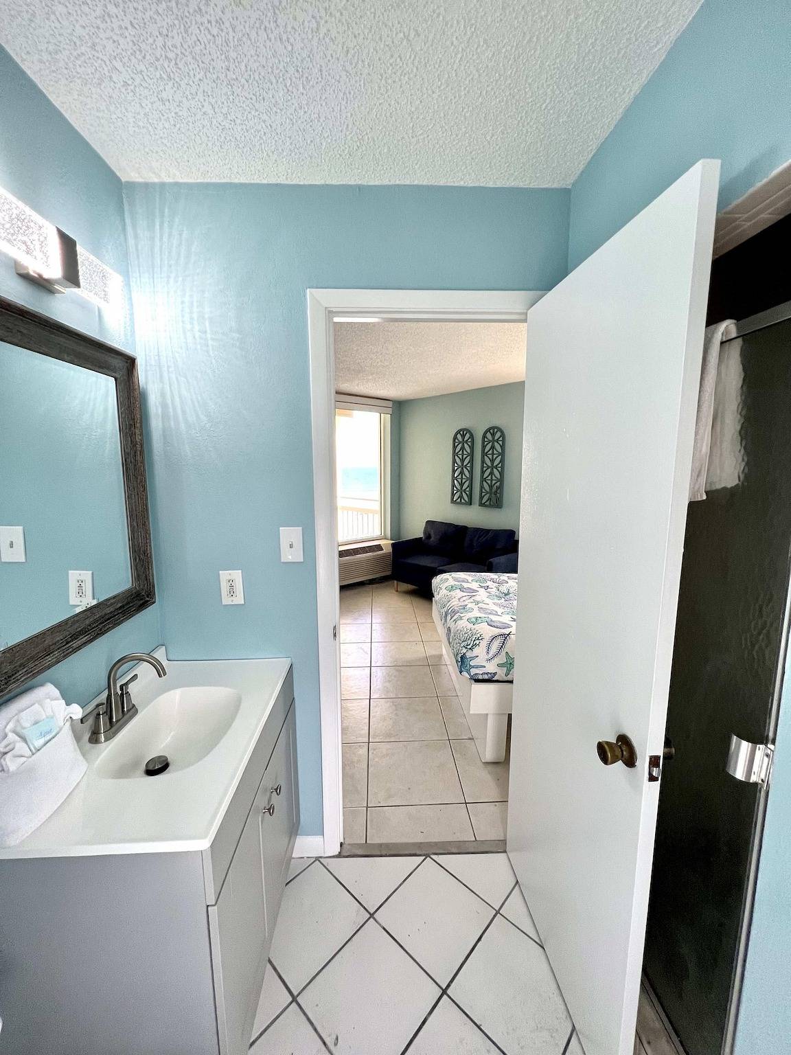 Ganze Wohnung, Sea Glass - Ocean View at Symphony Beach Club in Ormond Beach, Florida