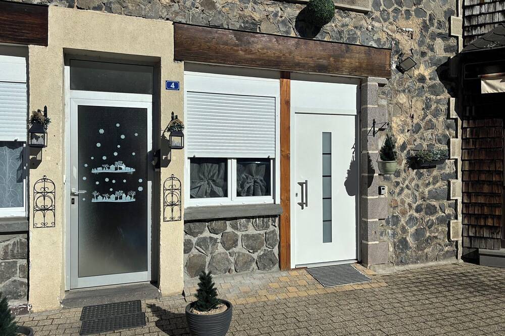 Appartement entier, Studio 2 / 3 pers à 20min du Lioran avec ménage inclus ! in Neussargues en Pinatelle, Parc naturel régional des Volcans d'Auvergne