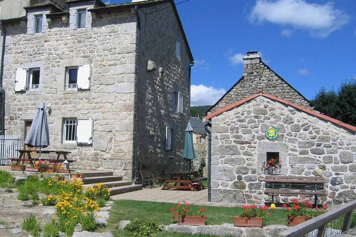 Location de vacances pour 6 personnes, avec jardin, animaux acceptés à Le Malzieu-Forain