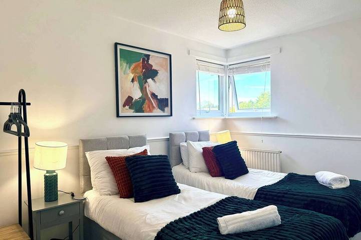 Ganze Wohnung, 2-Bed Milton Keynes Maisonette Parking in Milton Keynes, Südostengland