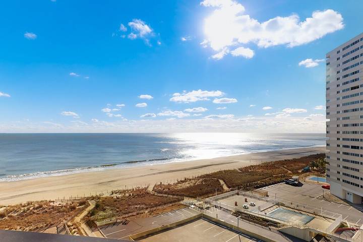 Vacation home for 6 people, with balcony and sauna as well as pool in Ocean City