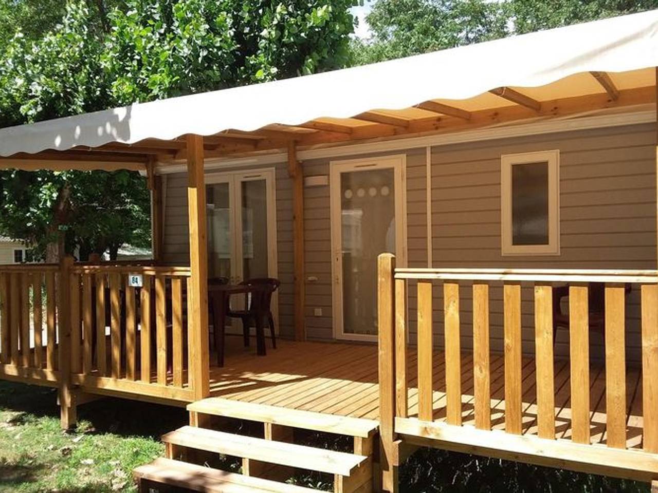 Mobilheim mit Terrasse in Mialet - 6 Personen in Mialet, Cevennen