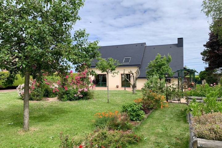 Gîte pour 8 personnes, avec terrasse et jardin à Gouville-sur-Mer - 4