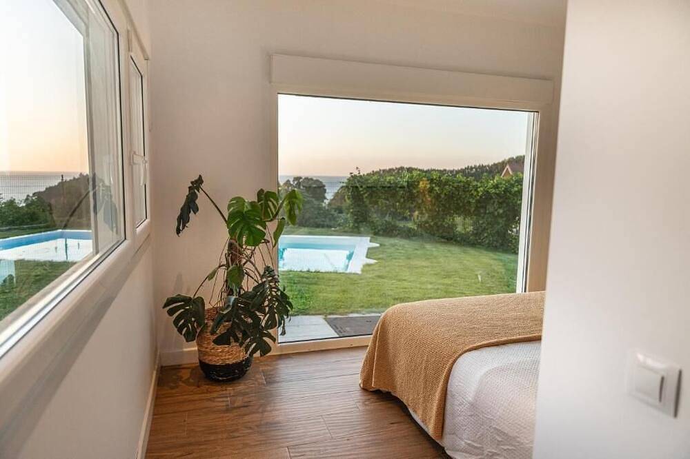 House with a view of the ocean in Armintzako hondartza (Lemoiz), Lemoiz