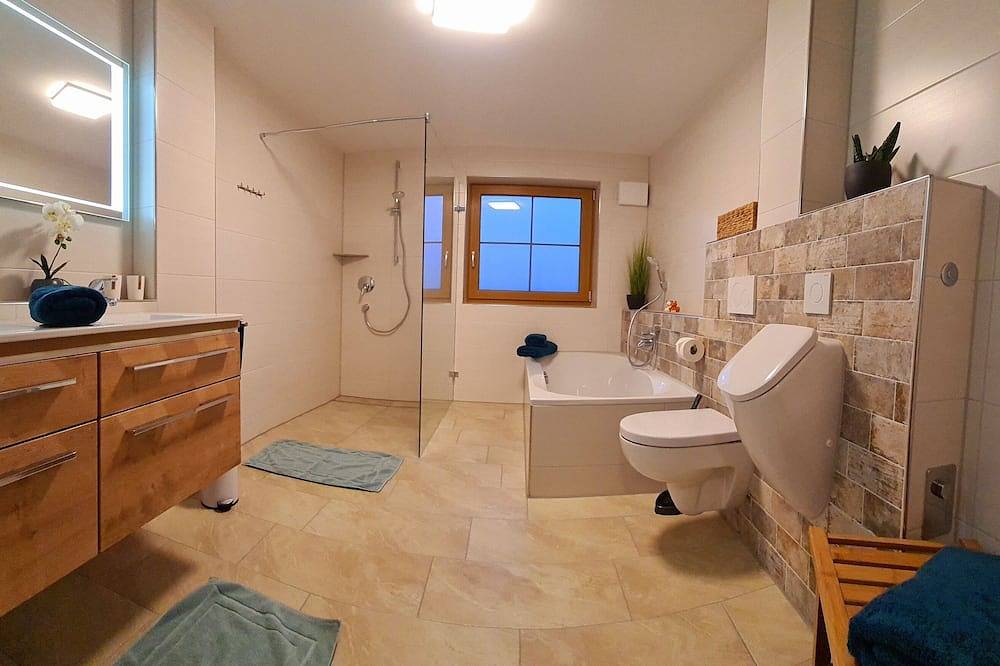 Ganze Wohnung, Fewo Hipp Nr. 3 - 90m² Neubau im 1. Og mit Balkon und Bergblick in Top Lage in Halblech, Bayerisch Schwaben
