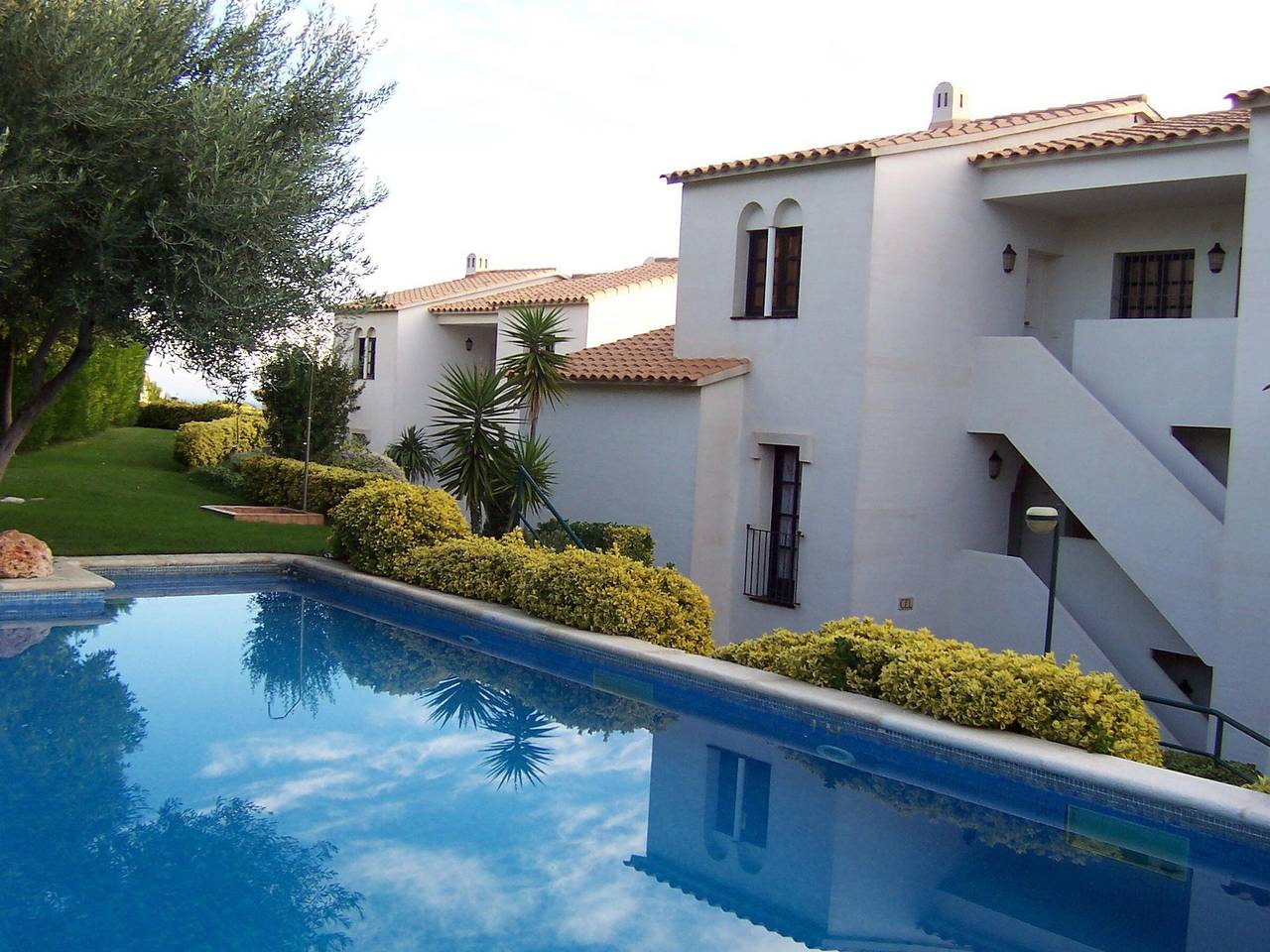 Apartamento entero, Cel 103 Apartamento luminoso y sencillo en residencial ajardinado con piscina comunitaria in Llansá, Alt Empordà