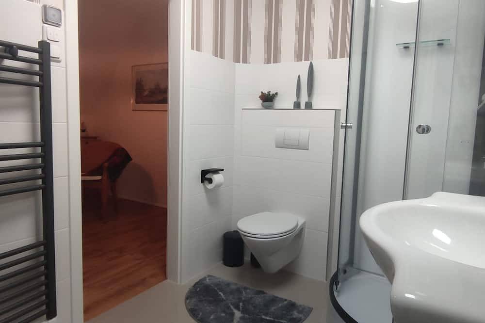 Haus am See linke Seite 200  Meter bis zum Strand in Klein Labenz, Warin