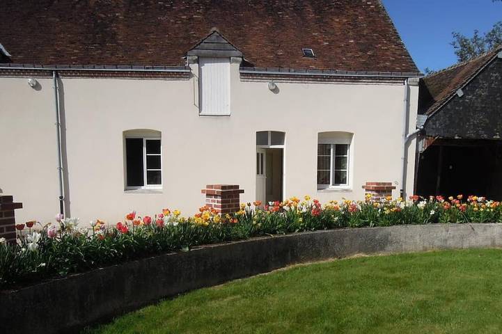 Gîte pour 4 personnes, avec piscine et jardin