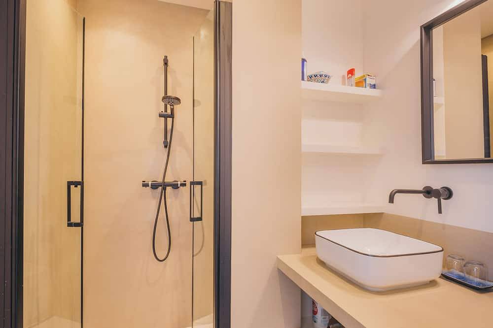 Entire apartment, Fully equipped 1Br In central Neuilly 5 minutes from Sablons metro in Neuilly-sur-Seine, Hauts-de-Seine