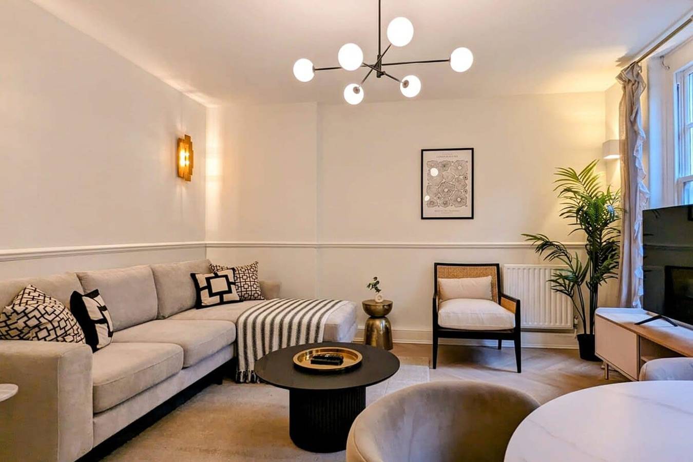 Entire apartment, Elegant Victorian Apartment in Farringdon in Camden, London