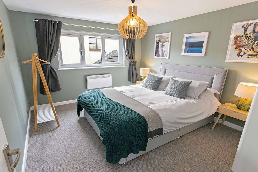 Oceanside | Sleeps 6 |Walk to Beach & Stylish in Croyde, Devon