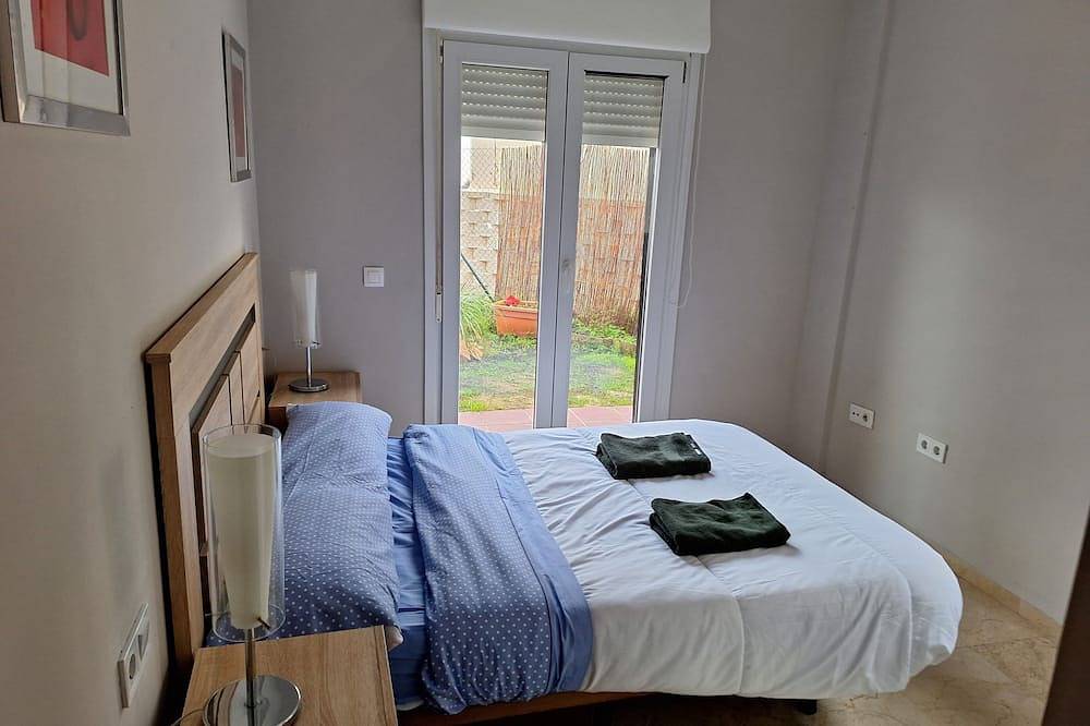 Entire apartment, Apartamento de 3 Habitaciones con Jardín Privado in Santa Margarita (Cadiz), La Línea de la Concepción