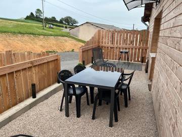 Gîte pour 5 personnes, avec terrasse à Cenves
