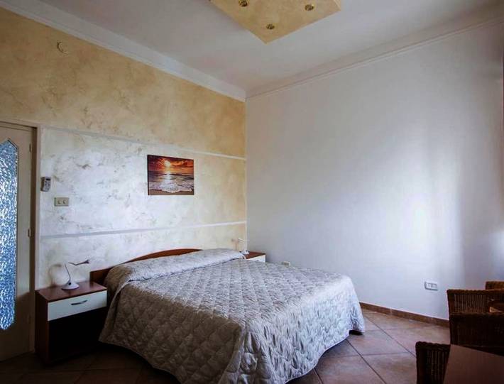 Location de vacances pour 6 personnes, avec vue ainsi que piscine et jardin, animaux acceptés à Trani - 4