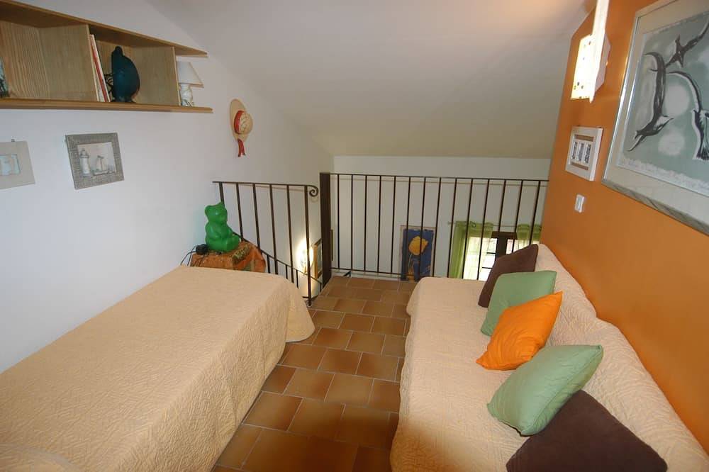 Maison mitoyenne avec 3 chambres et jardin privé à 100m. de la mer in Porticcio, Grosseto-Prugna