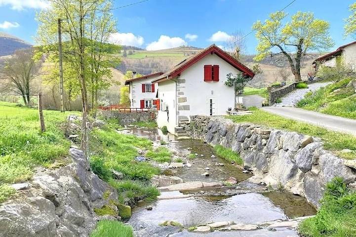Location de vacances pour 4 personnes, avec Jardin dans Saint-Just-Ibarre