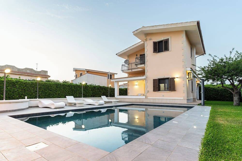 Deep Blue Sea - Casa Vacanze (piscina, bbq, solarium,ps4 pro) in Siracusa, Siracusa e dintorni