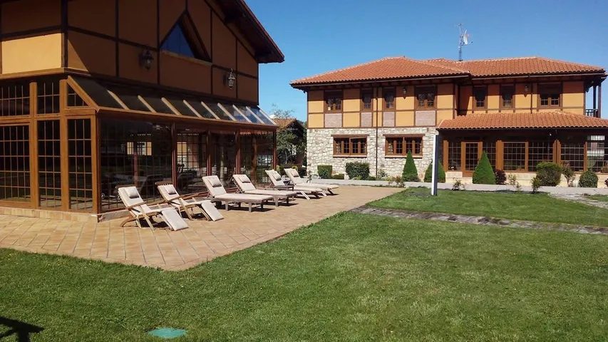 Casa de vacaciones para 17 personas, con piscina además de jardín y vistas, Se admiten mascotas - 1