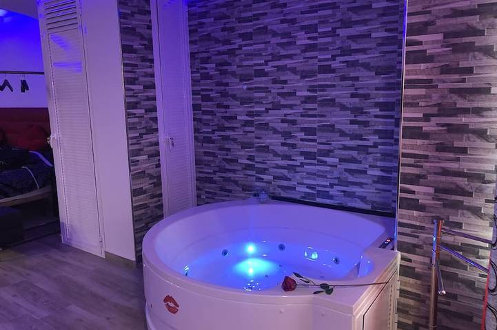 Entire apartment, Romantic loft with Jacuzzi in Algeciras, Costa de la Luz
