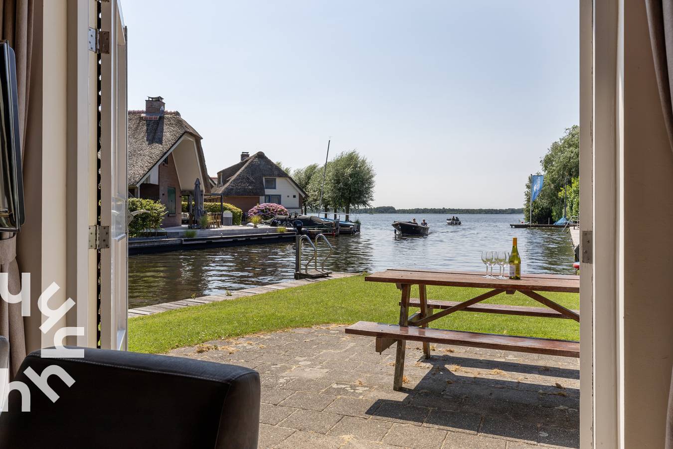 Comfortabel 10-persoons vakantiehuis aan het water met eigen aanlegsteiger nabij Giethoorn in Nationaal Park Weerribben-Wieden