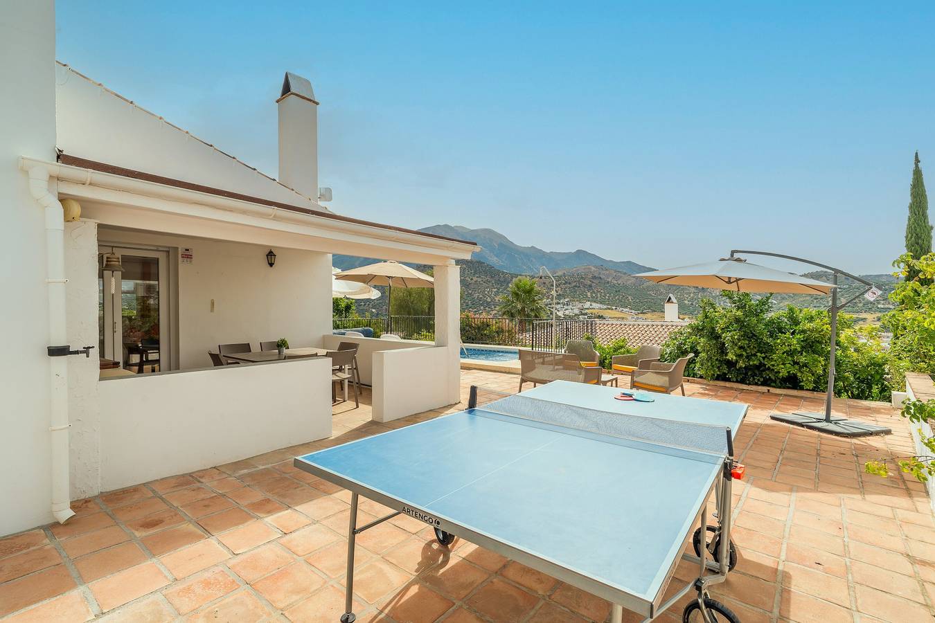 Villa "Rosa" con vistas a la montaña, piscina, Wi-Fi y jardín in Viñuela, Provincia de Málaga