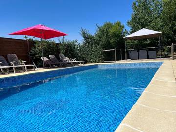 Gîte pour 10 personnes, avec piscine ainsi que jardin et vue, adapté aux familles à Chaunay