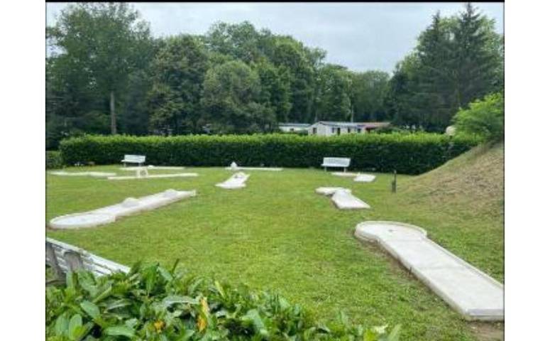 Camping pour 6 personnes, avec piscine et jardin dans Essonne