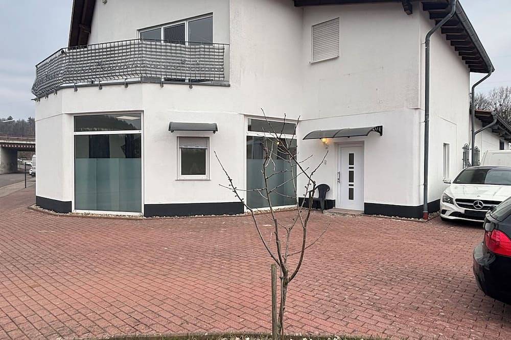 Ganze Wohnung, Gemütliche Ferienwohnung an der Saar nähe A8/A620 in Beckingen in Beckingen, Saar-Nahe-Bergland