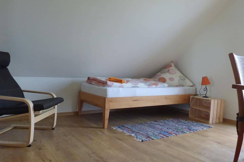 Ganze Wohnung, Grosszügige, neu renovierte Ferienwohnung mit tollem Ausblick und großem Balkon in Wassenberg, Niederrhein