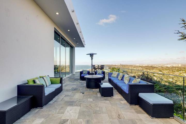 Casa de vacaciones para 15 personas, con piscina además de balcón y jacuzzi - 1