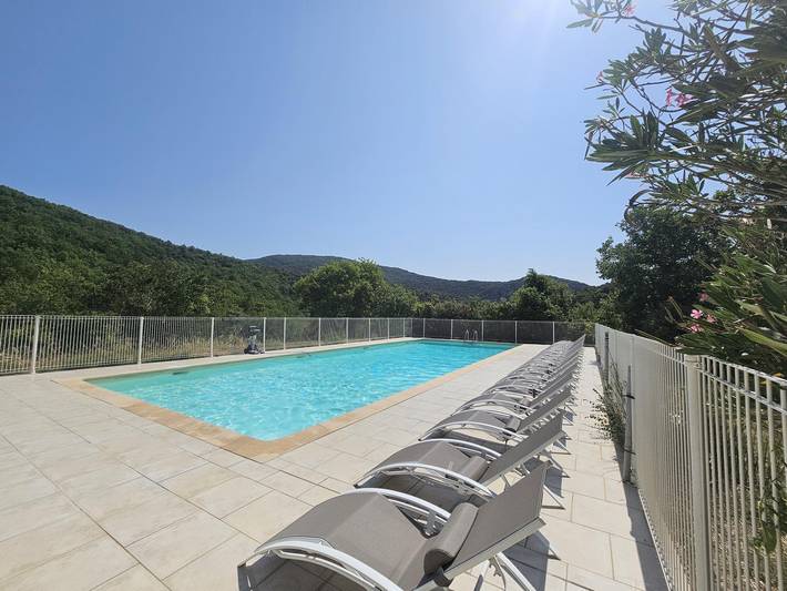 Location de vacances pour 6 personnes, avec piscine et terrasse, animaux acceptés à La Livinière