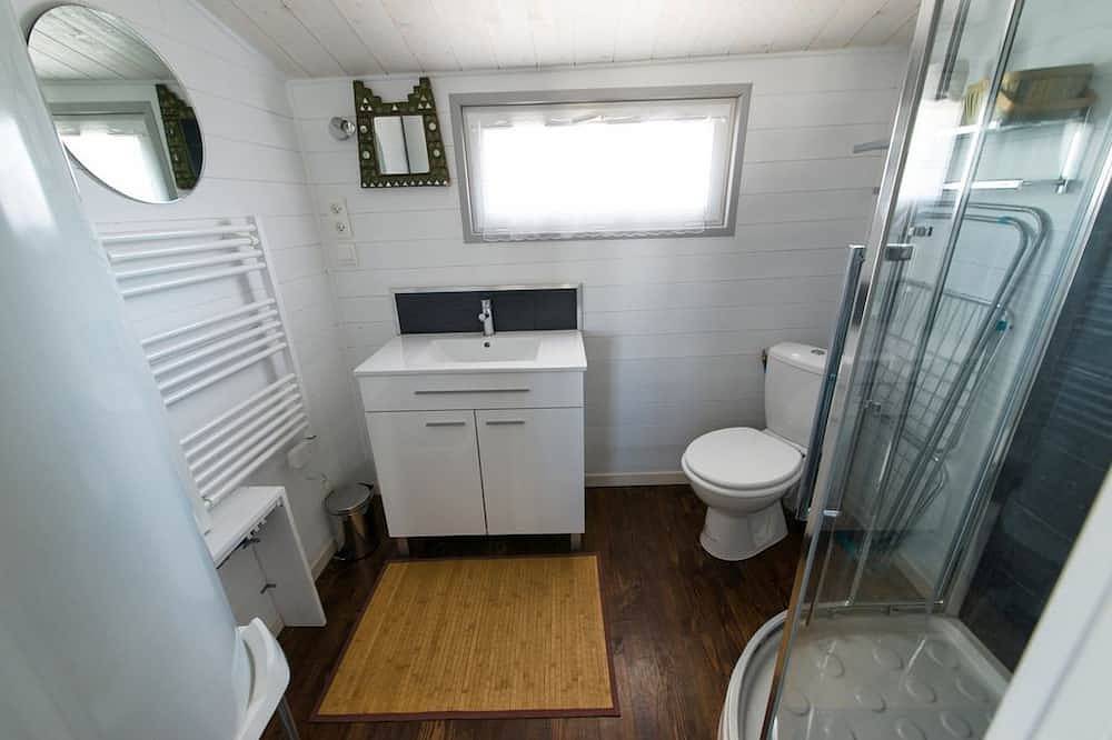 Chalet Traditionnel Sur Pilotis - 200 m de la Plage - Wifi in Gruissan (Ville), Gruissan