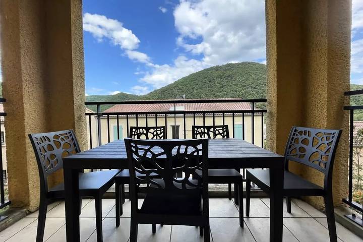 Gîte pour 5 personnes, avec piscine et balcon, animaux acceptés à Avène